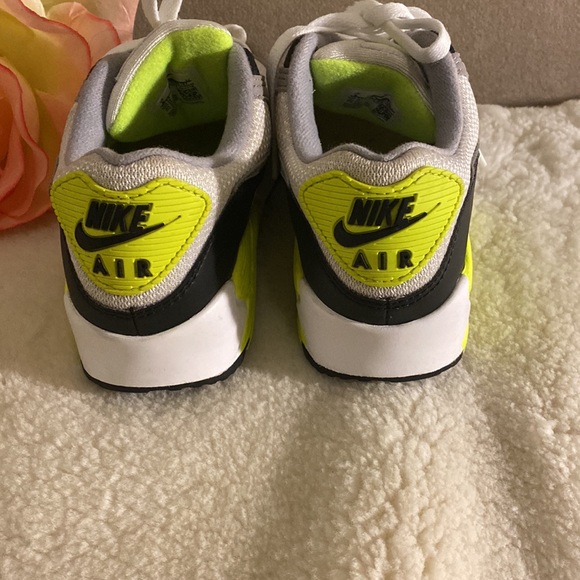 Stylish Women's Sneakers in Gray and Neon Yellow - Picture 6 of 6